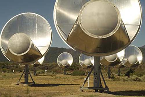 (Las 42 antenas del ATA pueden dirigirse hacia cualquier punto del cielo de California.) (Foto: Seth Shostak/SETI Institute)